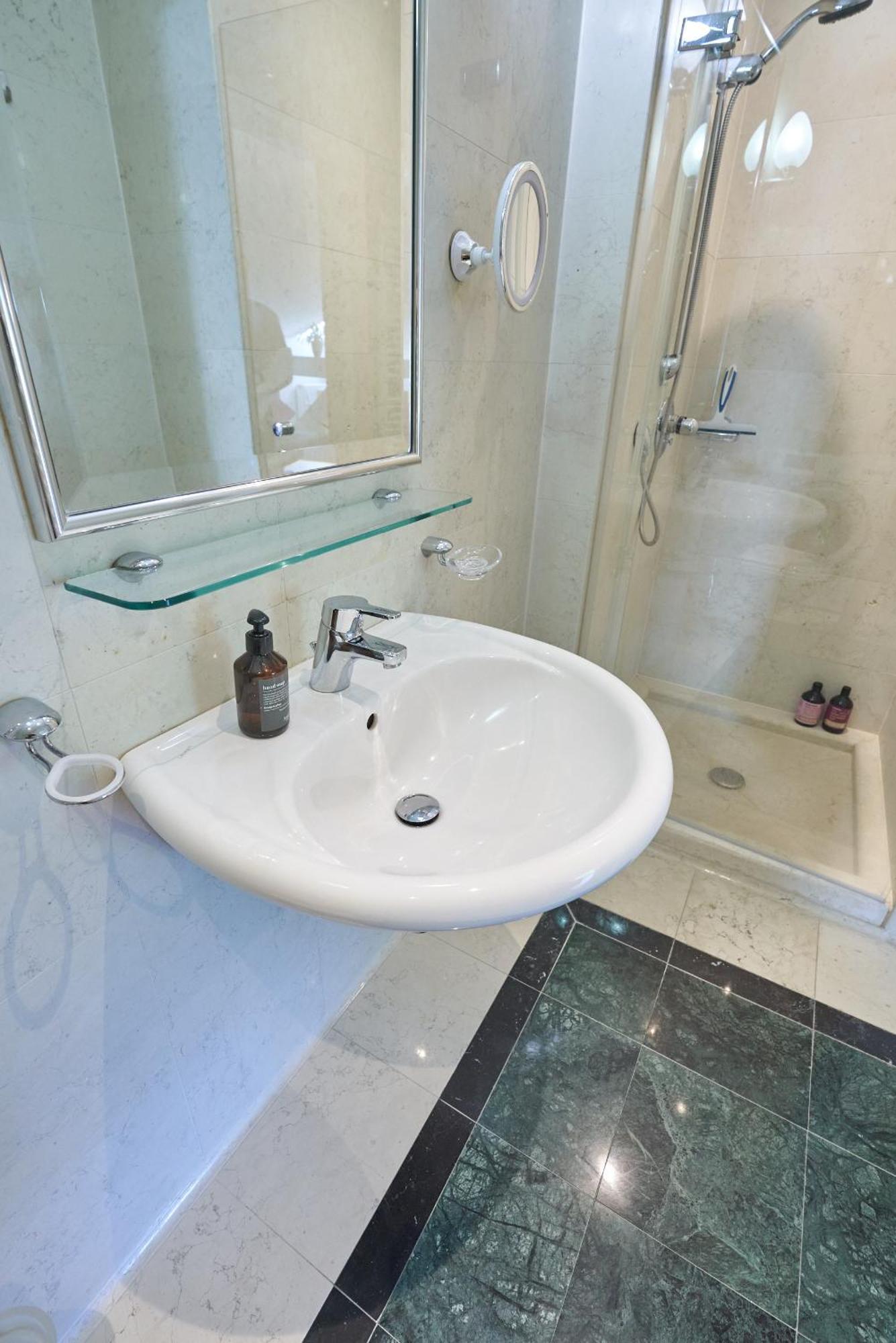 Big Apartment In Guesthouse Μπάντεν Εξωτερικό φωτογραφία